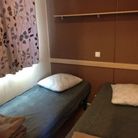 Mobil-home Pour 6 Pers Avec Terrasse & Piscine - Camping 4*